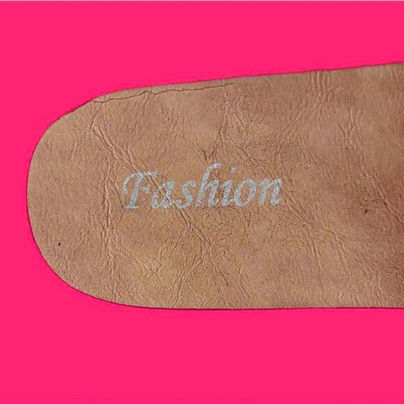 Women’s Fashion Fuzzy Slides - Picture 2 of 3